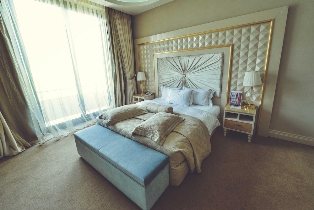 Gabala Garden Hotel Buitenkant foto A bedroom at the hotel