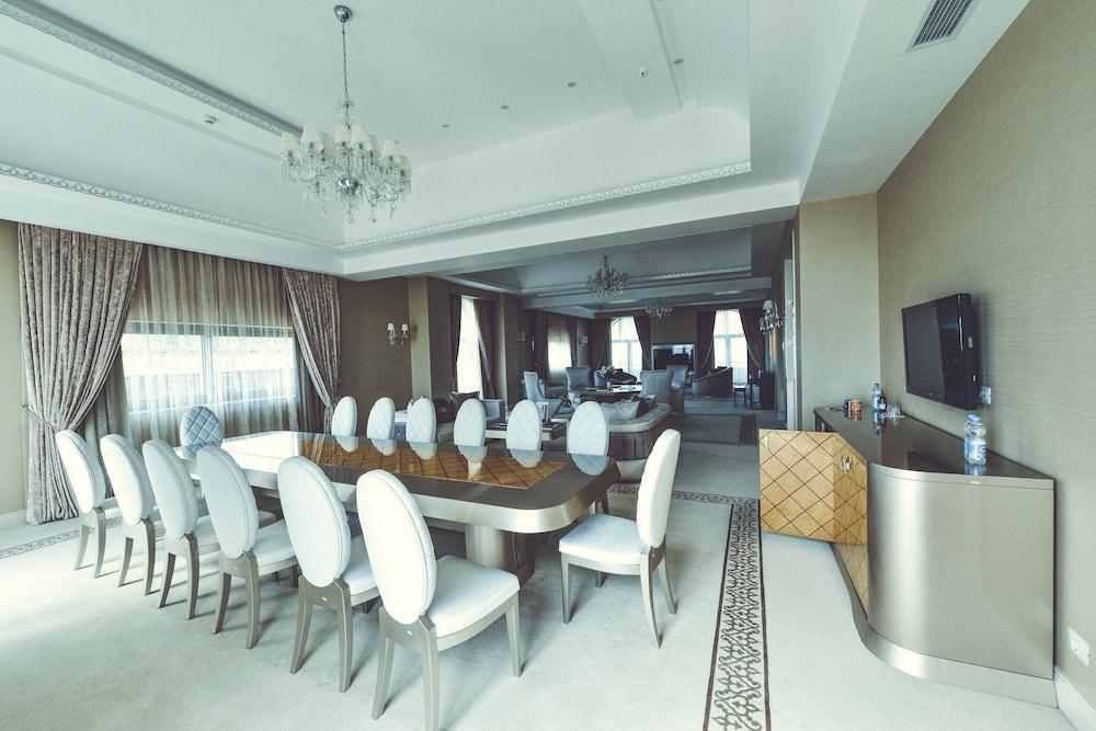 Gabala Garden Hotel Buitenkant foto The interior of the Presidential Suite