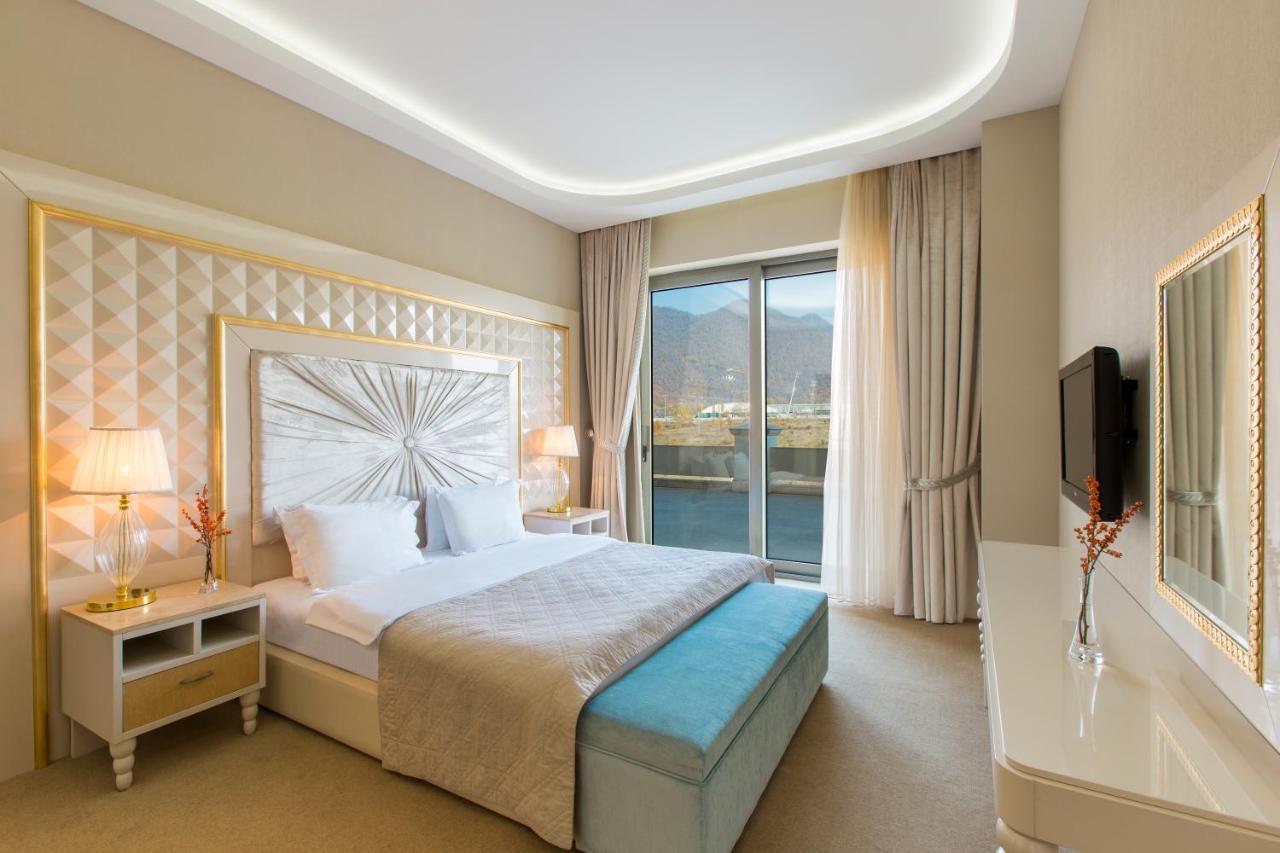 Gabala Garden Hotel Buitenkant foto A bedroom at the hotel