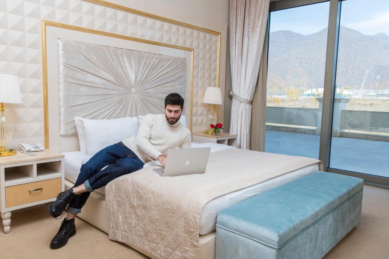 Gabala Garden Hotel Buitenkant foto A guest at the hotel