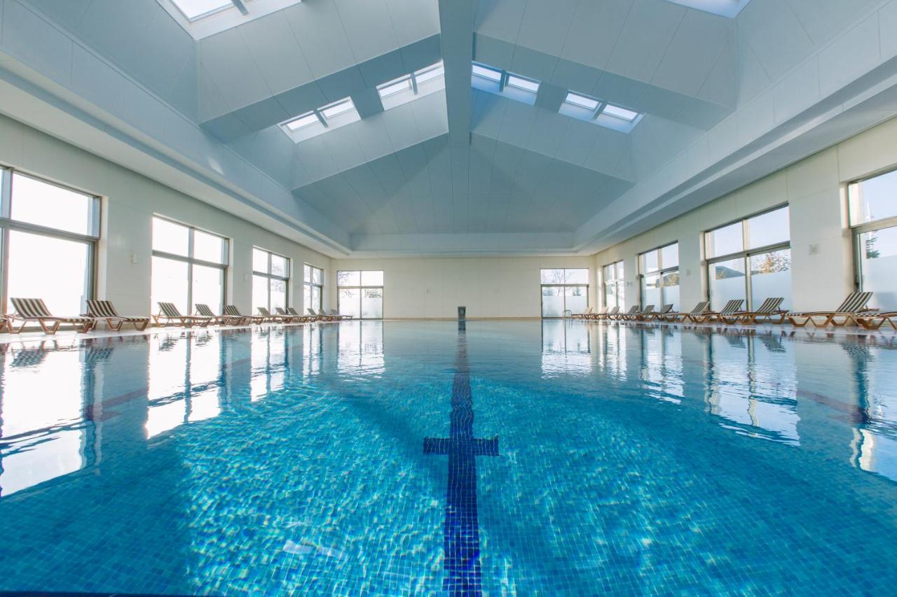 Gabala Garden Hotel Buitenkant foto The swimming pool at the hotel
