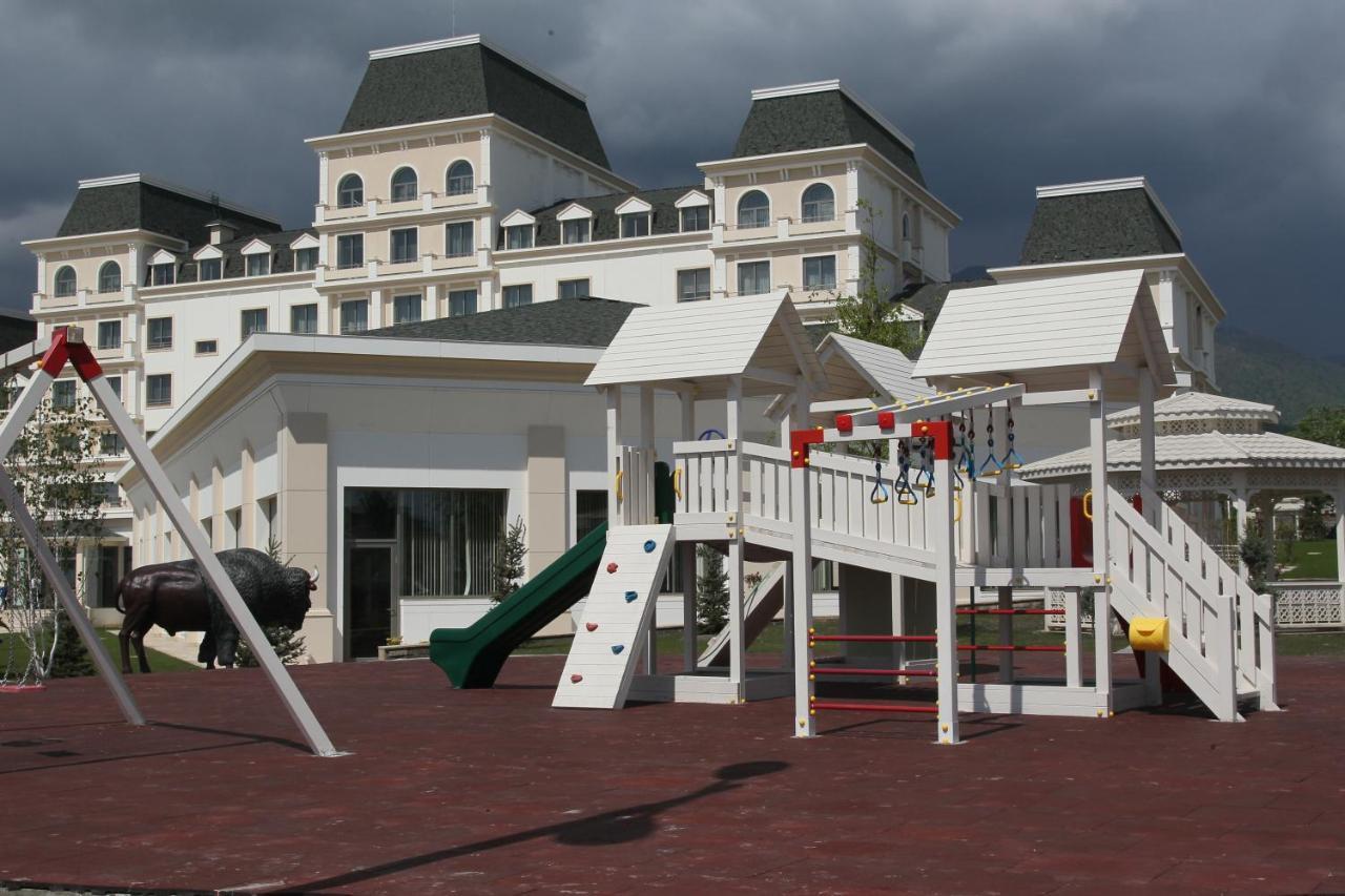 Gabala Garden Hotel Buitenkant foto Playground at the Grand Hotel