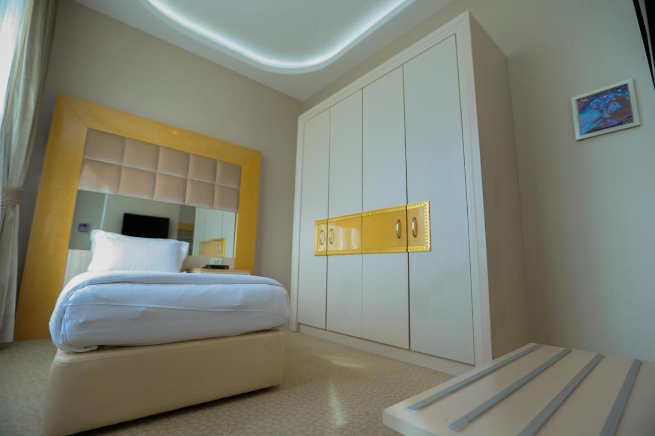 Gabala Garden Hotel Buitenkant foto A bedroom at the hotel