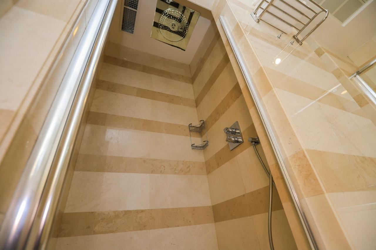 Gabala Garden Hotel Buitenkant foto A shower