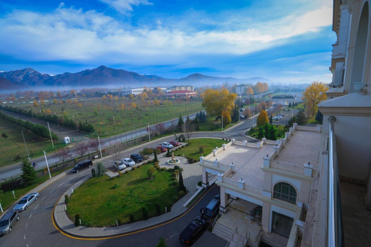 Gabala Garden Hotel Buitenkant foto View of the hotel