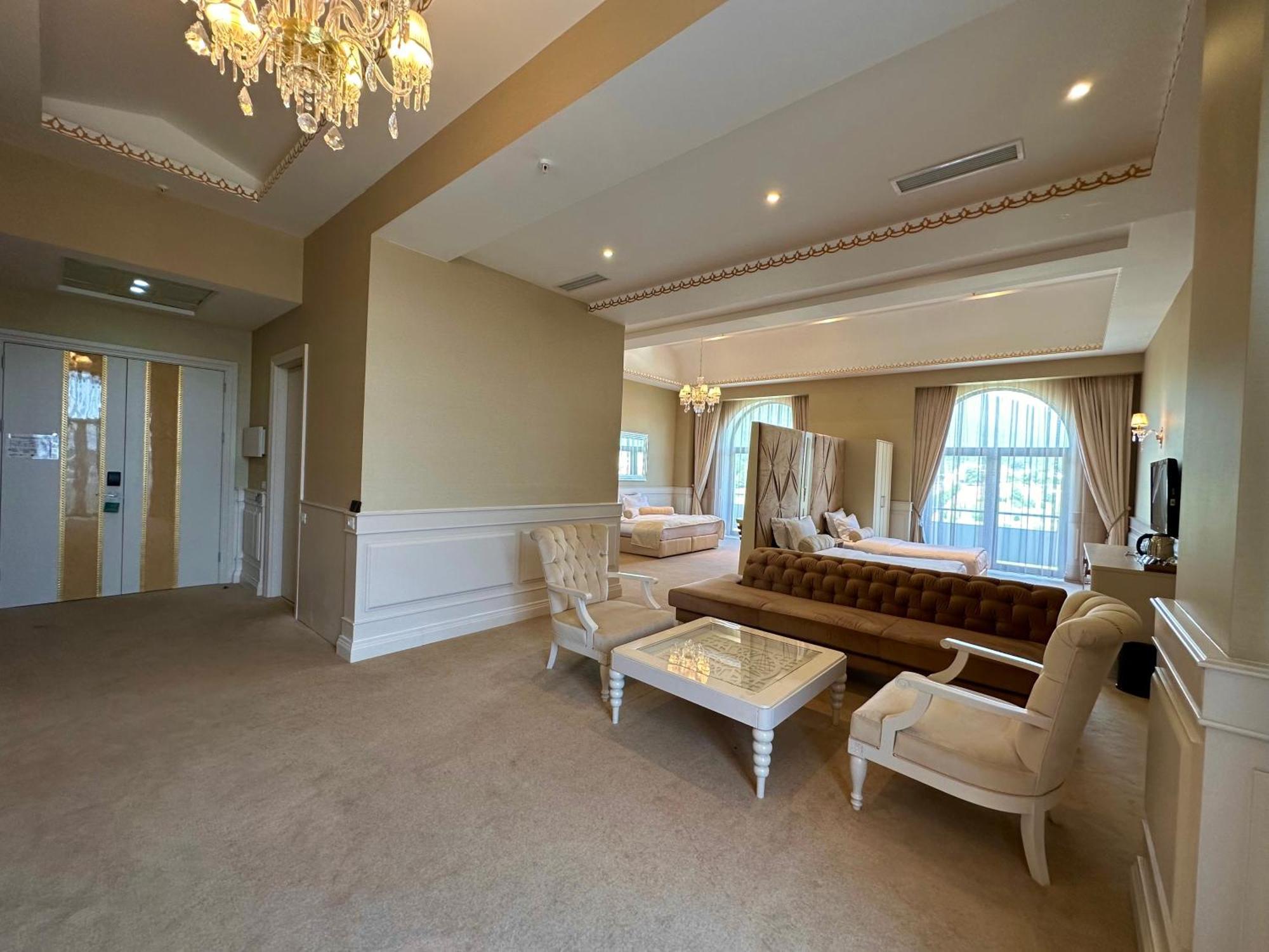 Gabala Garden Hotel Buitenkant foto Suite room