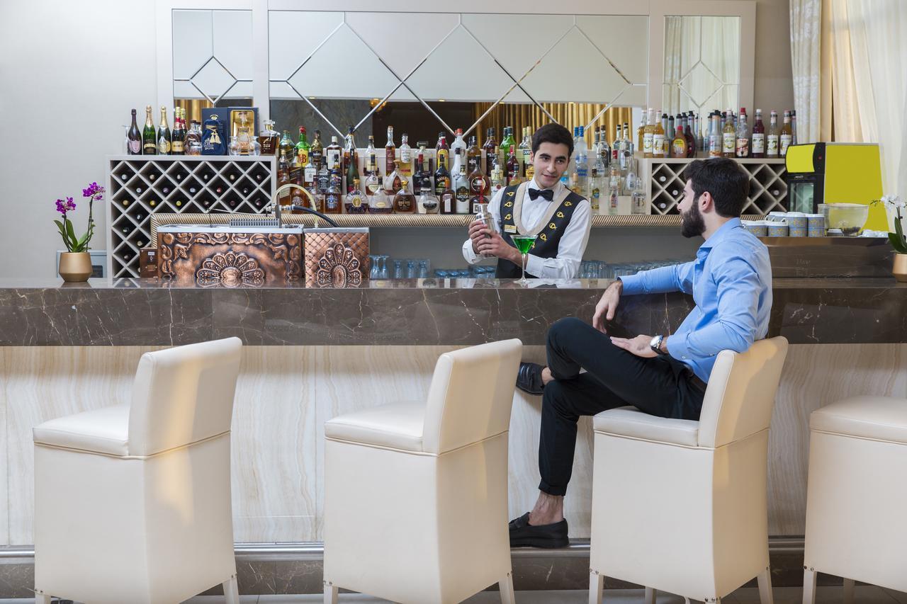 Gabala Garden Hotel Buitenkant foto A bartender at work