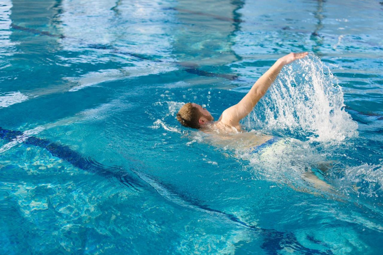 Gabala Garden Hotel Buitenkant foto Freestyle swimmer